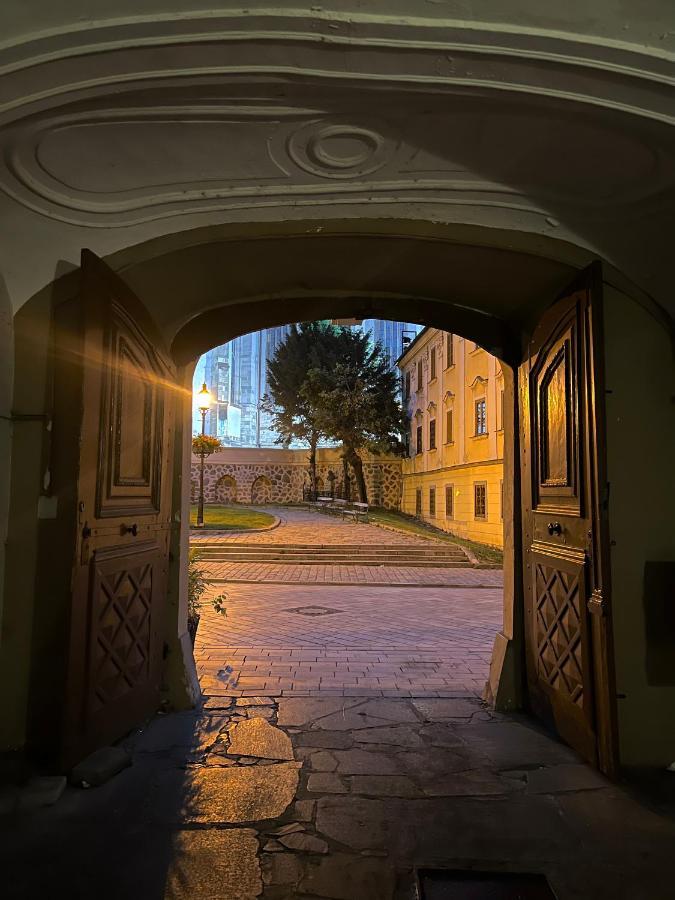 Апартаменты Csaky Palace Bratislava 1 Экстерьер фото