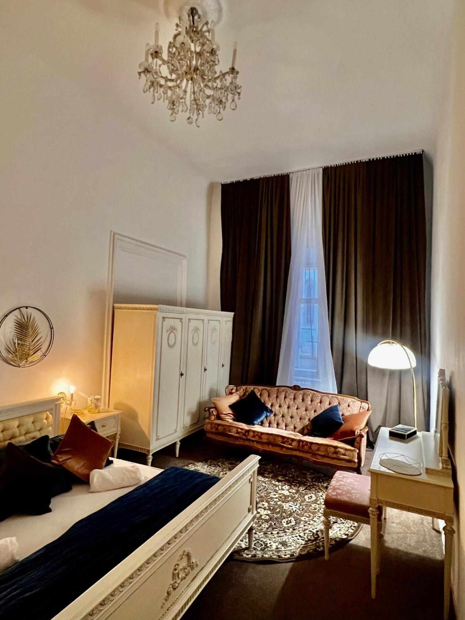 Апартаменты Csaky Palace Bratislava 1 Экстерьер фото